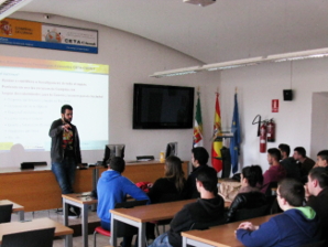 Alumnos del IES Bartolomé José Gallardo visitan el CETA-Ciemat